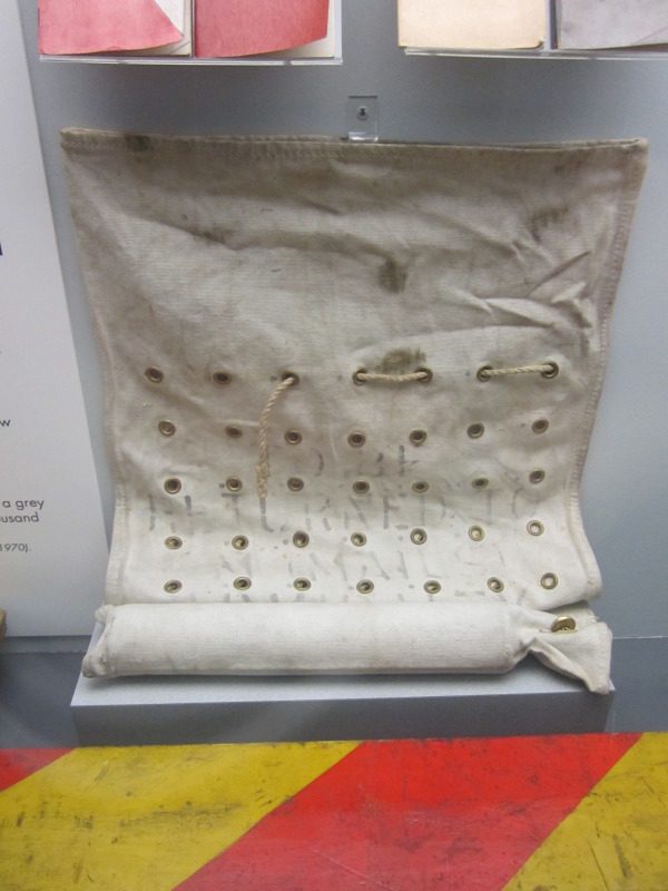 Tas Selempang Kanvas
